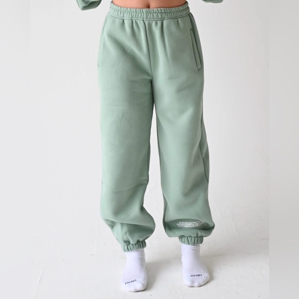 The Happy Camp3r Sweatpants in Sage (Never Worn)